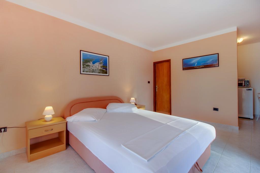 Apartments Villa Julija Mali Lošinj Cameră foto