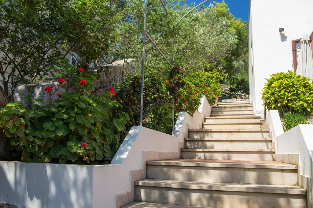 Apartments Villa Julija Mali Lošinj Exterior foto