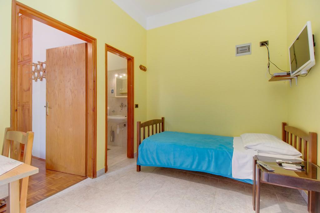 Apartments Villa Julija Mali Lošinj Cameră foto